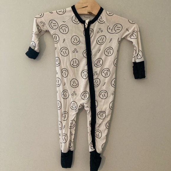 $12 ADD ON In My Jammers white smiley Bamboo Zippy‎ little sleepies posh peanut - Picture 1 of 3